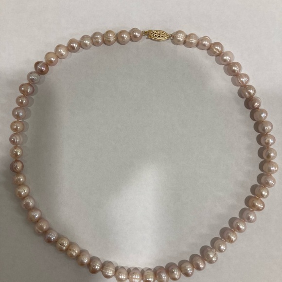 Freshwater pearl necklace, lt. pink 18 inches long - Picture 2 of 7